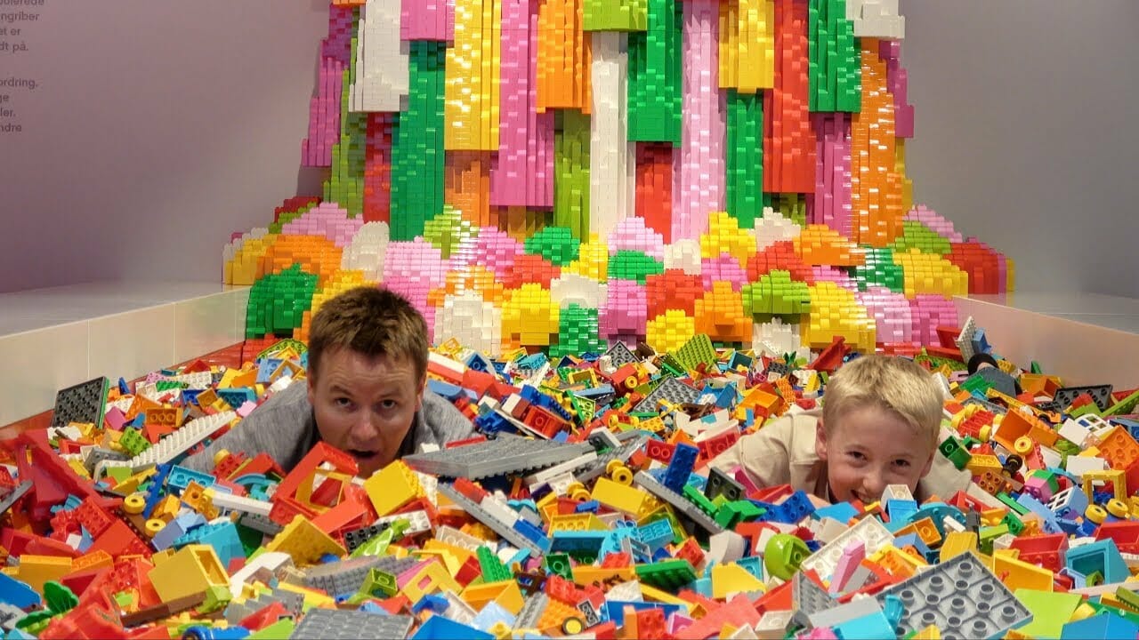 What's inside The LEGO House? - Tweaks For Geeks